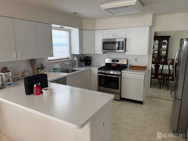 3 Falcon Court, Old Bridge, NJ 08857