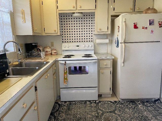5300 Washington Street S111, Hollywood, FL 33021