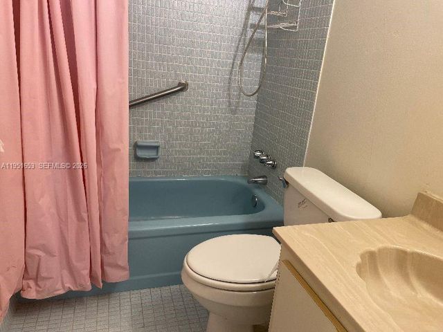 5300 Washington Street S111, Hollywood, FL 33021