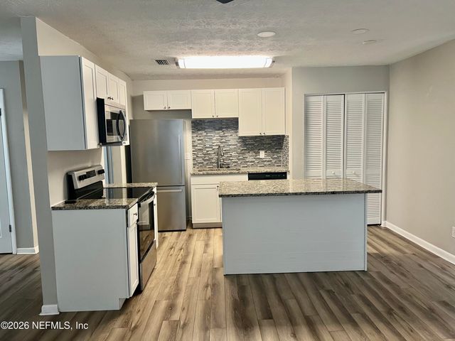 10964 BACALL Road W, Jacksonville, FL 32218