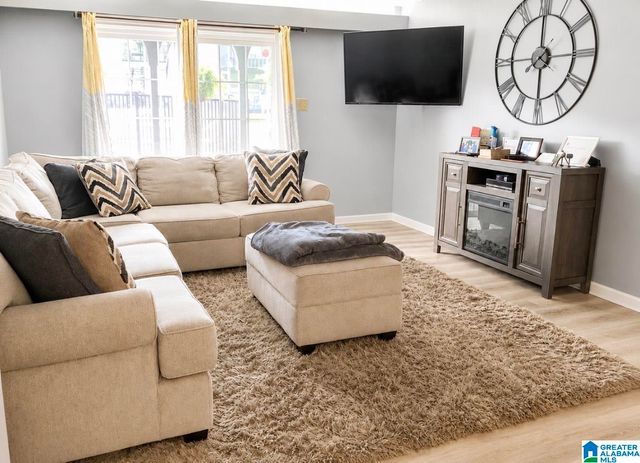 3017 Massey Rd Apt A, Vestavia Hills, AL 35216