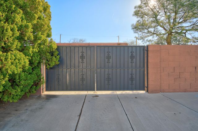 10401 Marble Place NE, Albuquerque, NM 87112