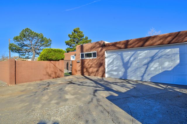 10401 Marble Place NE, Albuquerque, NM 87112