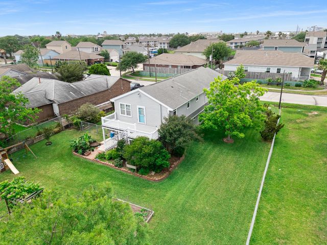2120 73rd Street, Galveston, TX 77551