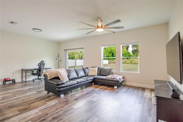 807 GARDEN OAKS SQUARE, Seffner, FL 33584