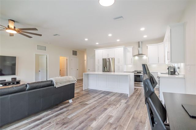 807 GARDEN OAKS SQUARE, Seffner, FL 33584