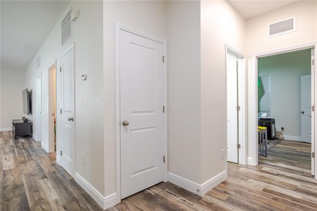 807 GARDEN OAKS SQUARE, Seffner, FL 33584