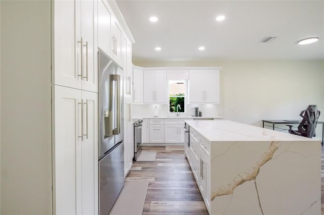 807 GARDEN OAKS SQUARE, Seffner, FL 33584