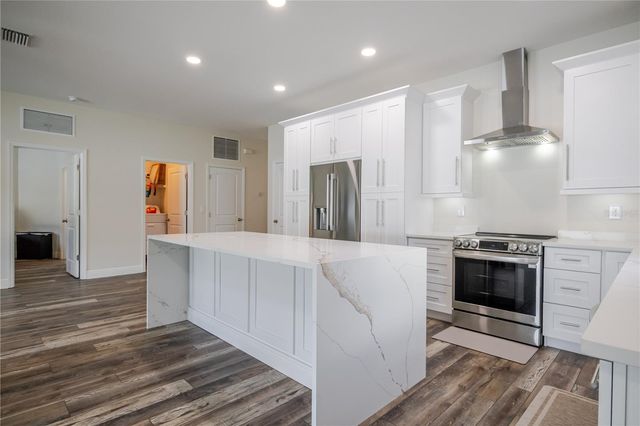 807 GARDEN OAKS SQUARE, Seffner, FL 33584