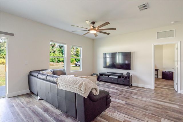 807 GARDEN OAKS SQUARE, Seffner, FL 33584