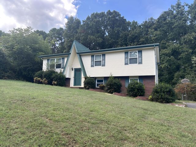 915 Crest Drive, Chickamauga, GA 30707