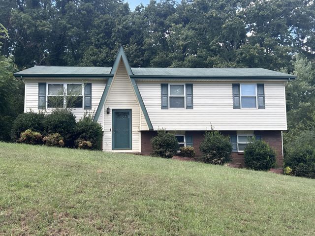 915 Crest Drive, Chickamauga, GA 30707