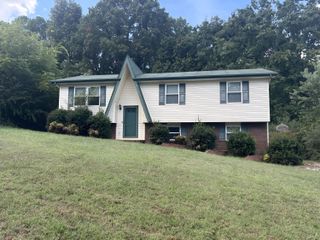 915 Crest Drive, Chickamauga, GA 30707