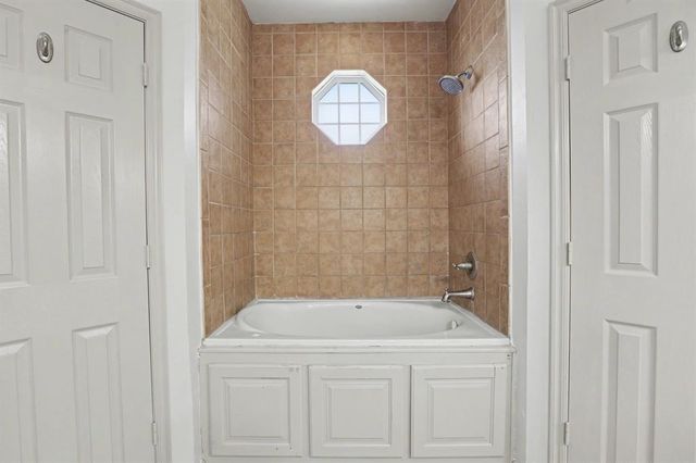 944 N Windermere Drive, Moore, OK 73160