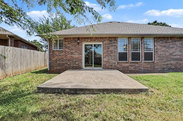 944 N Windermere Drive, Moore, OK 73160