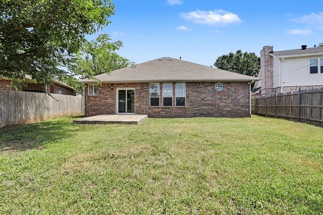 944 N Windermere Drive, Moore, OK 73160