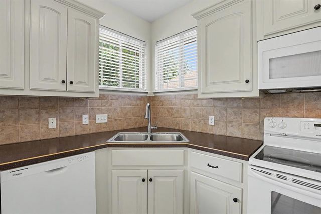 944 N Windermere Drive, Moore, OK 73160