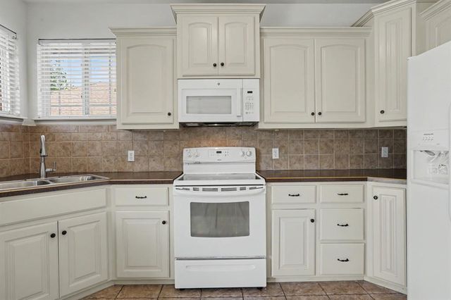 944 N Windermere Drive, Moore, OK 73160