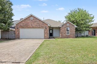944 N Windermere Drive, Moore, OK 73160