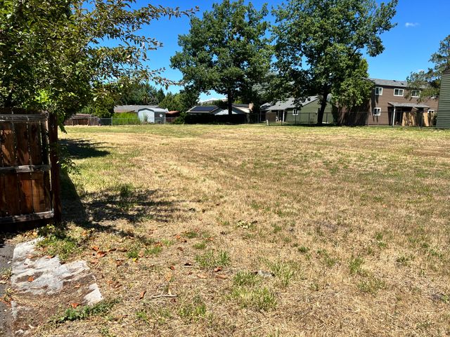 2549 E Barnett Road, Medford, OR 97504
