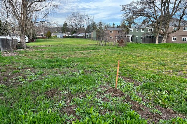 2549 E Barnett Road, Medford, OR 97504