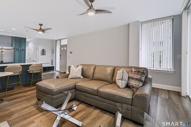 98 Southfield Avenue 101, Stamford, CT 06902