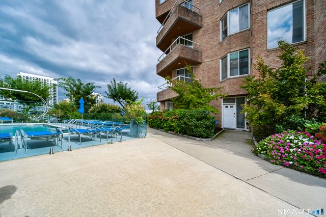 98 Southfield Avenue 101, Stamford, CT 06902