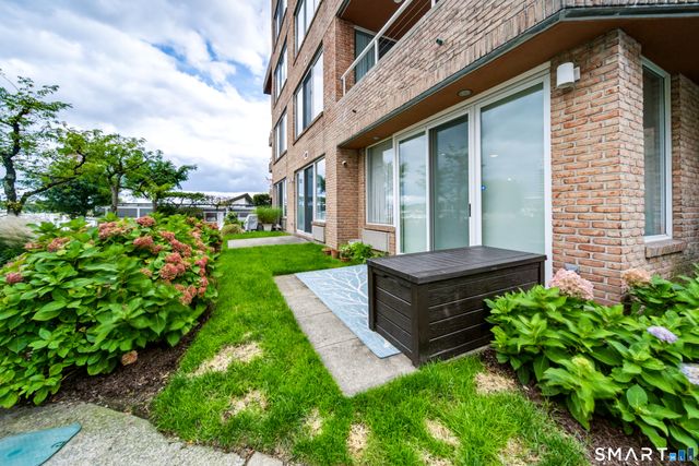 98 Southfield Avenue 101, Stamford, CT 06902