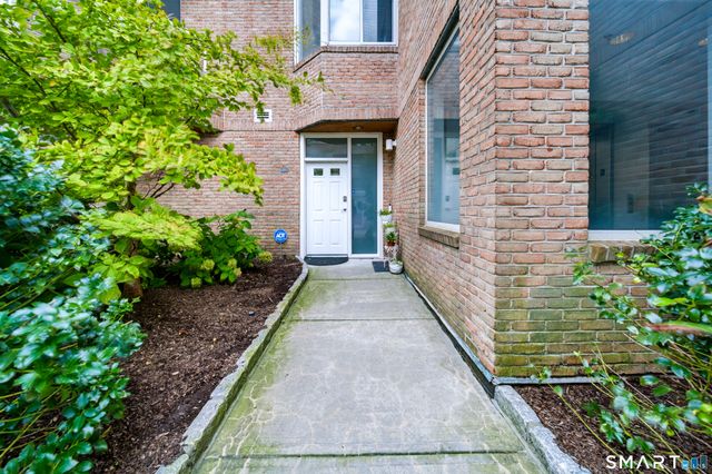 98 Southfield Avenue 101, Stamford, CT 06902