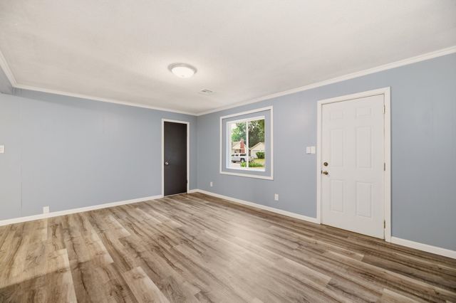 818 W 51st St S, Wichita, KS 67217