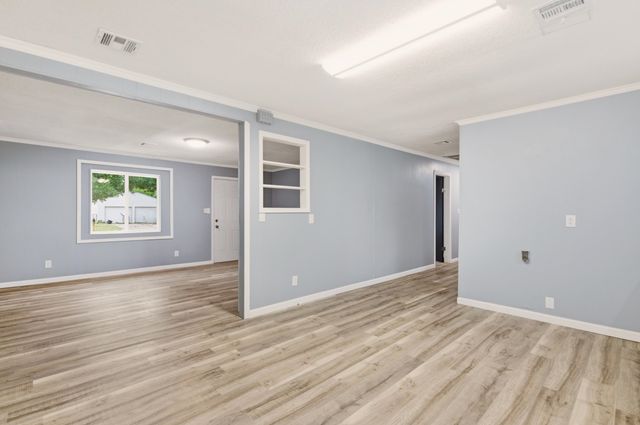818 W 51st St S, Wichita, KS 67217