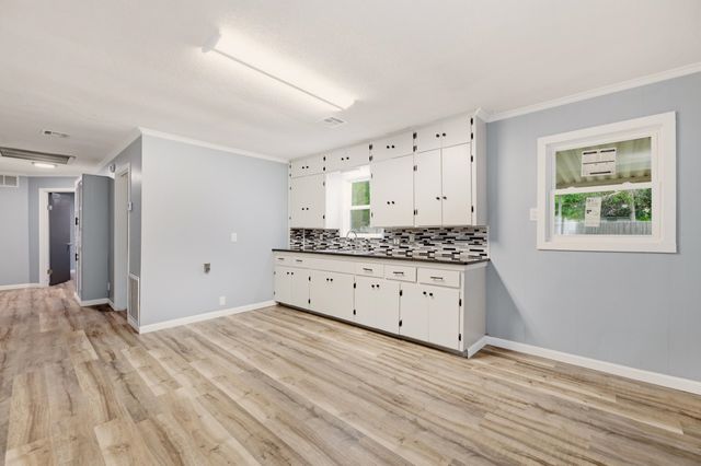 818 W 51st St S, Wichita, KS 67217