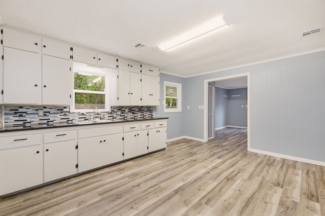 818 W 51st St S, Wichita, KS 67217