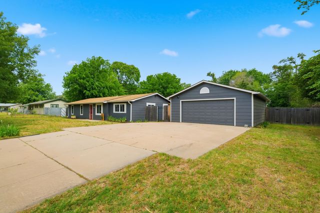 818 W 51st St S, Wichita, KS 67217