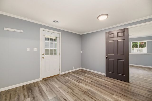 818 W 51st St S, Wichita, KS 67217