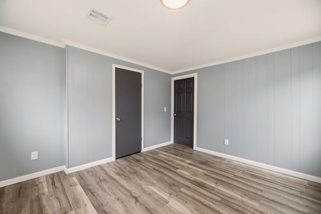 818 W 51st St S, Wichita, KS 67217