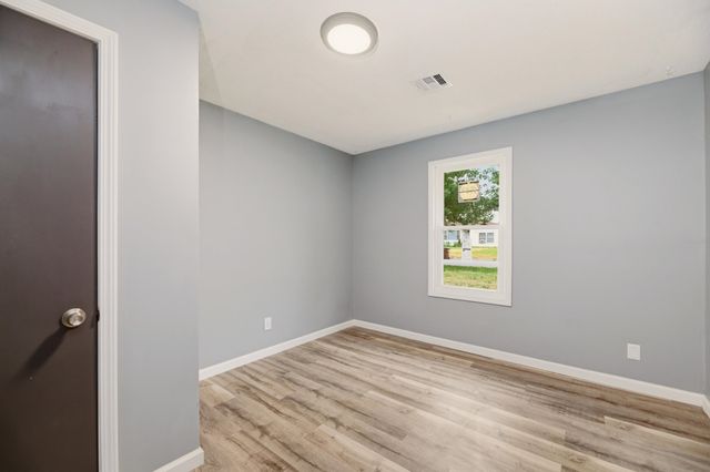818 W 51st St S, Wichita, KS 67217