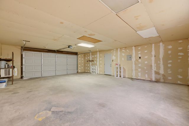 818 W 51st St S, Wichita, KS 67217