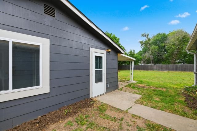 818 W 51st St S, Wichita, KS 67217