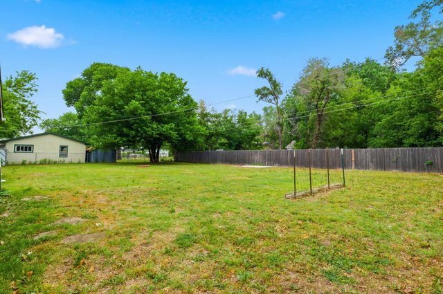 818 W 51st St S, Wichita, KS 67217