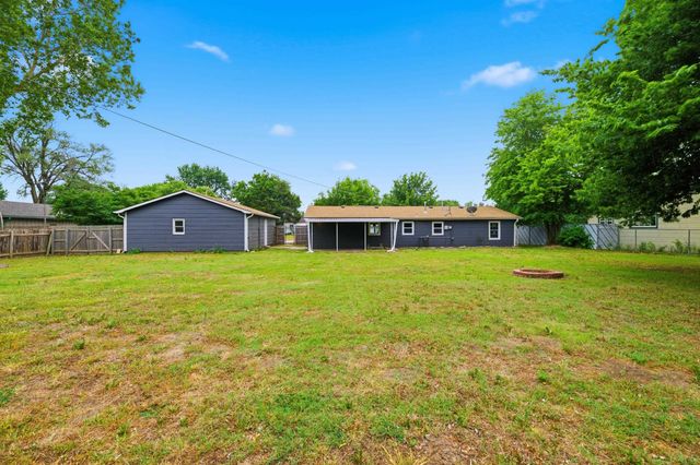 818 W 51st St S, Wichita, KS 67217