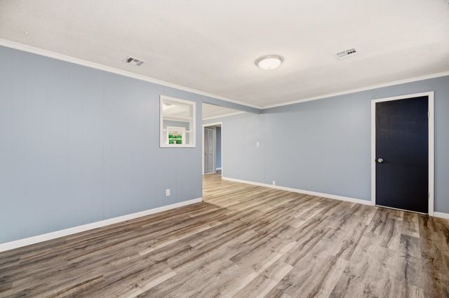 818 W 51st St S, Wichita, KS 67217