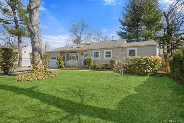 34 Foxwood Drive E, Huntington Station, NY 11746