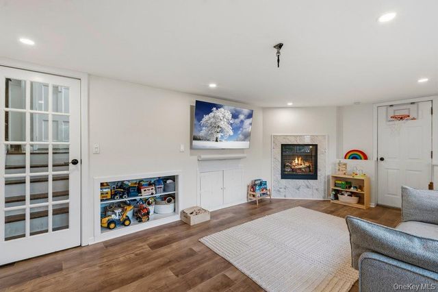 34 Foxwood Drive E, Huntington Station, NY 11746