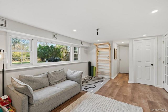 34 Foxwood Drive E, Huntington Station, NY 11746