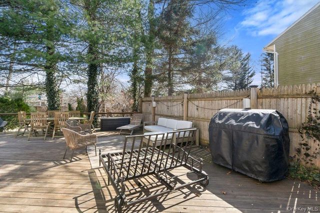 34 Foxwood Drive E, Huntington Station, NY 11746