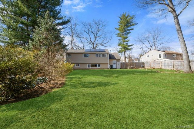 34 Foxwood Drive E, Huntington Station, NY 11746