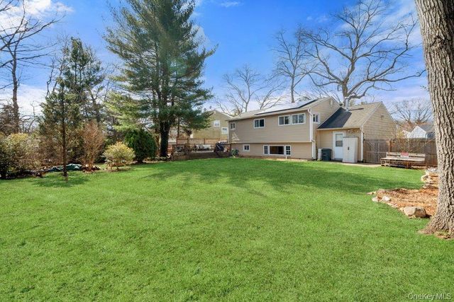 34 Foxwood Drive E, Huntington Station, NY 11746