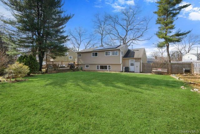 34 Foxwood Drive E, Huntington Station, NY 11746