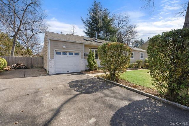 34 Foxwood Drive E, Huntington Station, NY 11746